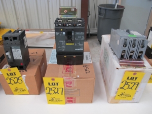 BREAKER, CIRCUIT TYPE, 100 AMP RATING, 600 AC VOLT RATING, 3 POLE, CONTROL KIND. MOLDED CASE, PLUG-IN JAWS, PART # FA36100 (W-44) LOADING & HANDLING FEE $5-